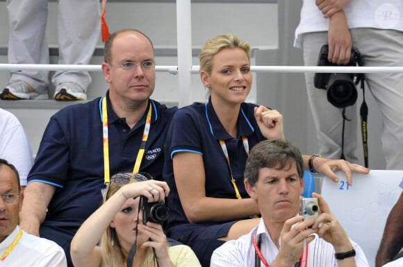 S.A.S. le Prince Albert II de Monaco et Charlene Wittstock assistent au plongeon de natation le 4e jour des XXIXe Jeux Olympiques au centre aquatique national olympique à Pékin, Chine, le 12 août 2008. Photo par Gouhier-Hahn-Nebinger/Cameleon/ABACAPRESS.COM