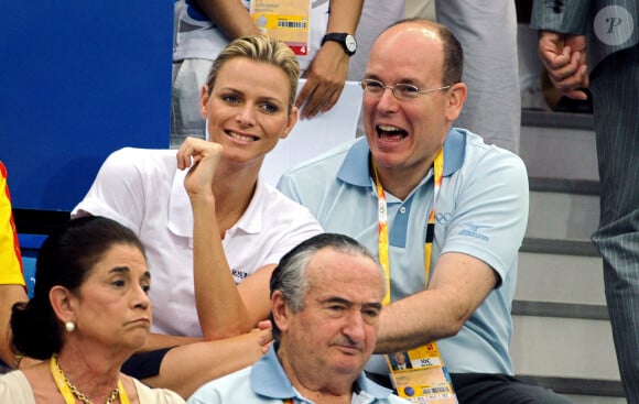 S.A.S. le Prince Albert II de Monaco et Charlene Wittstock soutiennent l'équipe sud-africaine et Michael Phelps lors de la finale du 4X100m 4 nages au National Aquatic Center lors de la 9ème journée des Jeux Olympiques de Pékin 2008, Chine, le 16 août 2008. Photo par Hahn/Gouhier/Nebinger/ABACAPRESS.COM