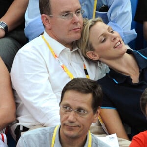 S.A.S. le Prince Albert II de Monaco et Charlene Wittstock assistent à la finale de la routine libre du duo de natation synchronisée lors de la douzième journée des XXIXe Jeux olympiques de Pékin, au stade national de Pékin, en Chine, le 20 août 2008. Photo par Valerian Wagner/ABACAPRESS.COM