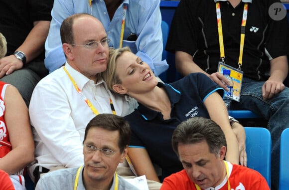 S.A.S. le Prince Albert II de Monaco et Charlene Wittstock assistent à la finale de la routine libre du duo de natation synchronisée lors de la douzième journée des XXIXe Jeux olympiques de Pékin, au stade national de Pékin, en Chine, le 20 août 2008. Photo par Valerian Wagner/ABACAPRESS.COM