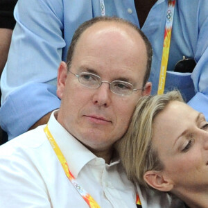 S.A.S. le Prince Albert II de Monaco et Charlene Wittstock assistent à la finale de la routine libre du duo de natation synchronisée lors de la douzième journée des XXIXe Jeux olympiques de Pékin, au stade national de Pékin, en Chine, le 20 août 2008. Photo par Valerian Wagner/ABACAPRESS.COM