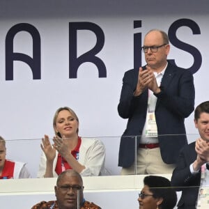 Le Prince Albert de Monaco, la Princesse Charlène et leurs enfants, la Princesse Gabriella et le Prince Jacques - Action lors du match de demi-finale de rugby à sept entre la France et l'Afrique du Sud au Stade de France à Saint-Denis, France, le 27 juillet 2024. Photo par Eliot Blondet/ABACAPRESS.COM