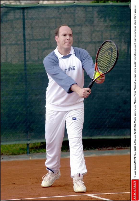 Luca Sassi/WMP/ABACA. Monaco, 15/04/2002. Monte Carlo Tennis Master. Le Prince Albert de Monaco participe à un match amical avec le joueur de tennis français Henri Leconte.