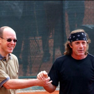 © Luca Sassi/WMP/ABACA. Monaco. 21/04/2002. Tennis Masters. Match Amical Avec Prince Albert, Guillermo Vilas, Ilie Nastase