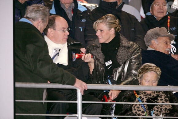 Le Prince Albert II de Monaco avec une amie sud-africaine, Charlene Wittstock, lors de la cérémonie d'ouverture des XXème Jeux Olympiques d'hiver à Turin, Italie, le 10 février 2006. Les Jeux se déroulent du vendredi 10 février au 26 février 2006. Photo Gouhier-Nebinger-Orban/ABACAPRESS.COM