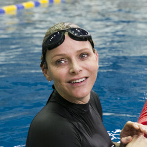 Charlene, princesse de Monaco, donne un cours de natation pour les enfants à la piscine du complexe sportif Olimpiysky à Moscou, en Russie, le 5 octobre 2013. Photo par Mikhail Pochuyev/Itar-Tass/ABACAPRESS.COM