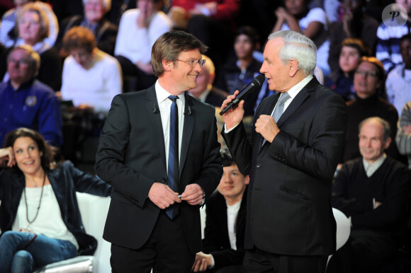 parce que notre différence d'âge s'estompait très souvent. Ce sont des relations qui sont rares."
Laurent Romejko et Patrice Laffont -Enregistrement de l'émission annviersaire des 40 ans des "Chiffres et des lettres". © Guillaume Gaffiot /Bestimage