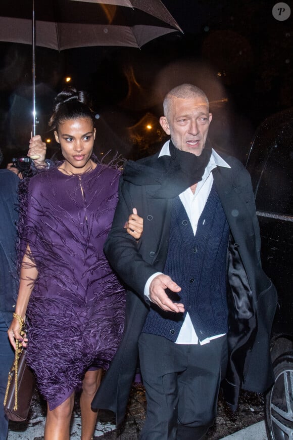 Vincent Cassel et sa femme Tina Kunakey à la sortie de la soirée "Vogue Paris fête ses 100 ans" au Palais Galliera à Paris, France, le 1er octobre 2021. © Tiziano Da Silva-Pierre Perusseau/Bestimage 