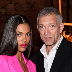 Tina Kunakey et son mari Vincent Cassel - Les célébrités au dîner "Valentino" lors de la 59ème Biennale de Venise, le 22 avril 2022. 