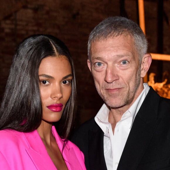 Tina Kunakey et son mari Vincent Cassel - Les célébrités au dîner "Valentino" lors de la 59ème Biennale de Venise, le 22 avril 2022. 