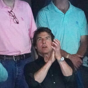 Tom Cruise assiste aux épreuves de natation lors des Jeux Olympiques de Paris 2024 (JO) à Paris La Defense Arena, à Paris, France, le 27 juillet 2024. © Imago/Panoramic/Bestimage