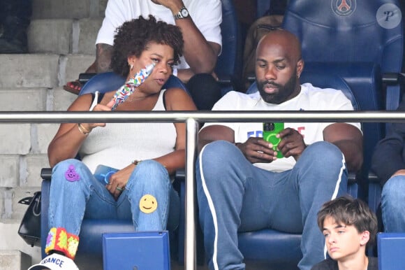 Pour malheureusement assister à la défaite des Bleus en finale de l'épreuve de football
Teddy Riner et sa femme Luthna Plocus en tribunes pendant l'épreuve finale de football opposant la France à l'Espagne lors des Jeux Olympiques de Paris 2024 (JO) au Parc des Princes, à Paris, France, le 9 août 2024. © Jacovides-Perusseau/Bestimage 