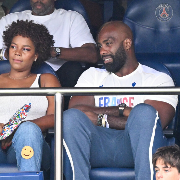 Teddy Riner et sa femme Luthna Plocus en tribunes pendant l'épreuve finale de football opposant la France à l'Espagne lors des Jeux Olympiques de Paris 2024 (JO) au Parc des Princes, à Paris, France, le 9 août 2024. © Jacovides-Perusseau/Bestimage 