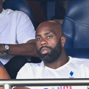 Teddy Riner et sa femme Luthna Plocus en tribunes pendant l'épreuve finale de football opposant la France à l'Espagne lors des Jeux Olympiques de Paris 2024 (JO) au Parc des Princes, à Paris, France, le 9 août 2024. © Jacovides-Perusseau/Bestimage 