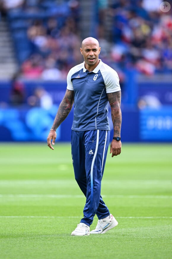 Thierry Henry en tribunes pendant l'épreuve finale de football opposant la France à l'Espagne lors des Jeux Olympiques de Paris 2024 (JO) au Parc des Princes, à Paris, France, le 9 août 2024. © Jacovides-Perusseau/Bestimage 