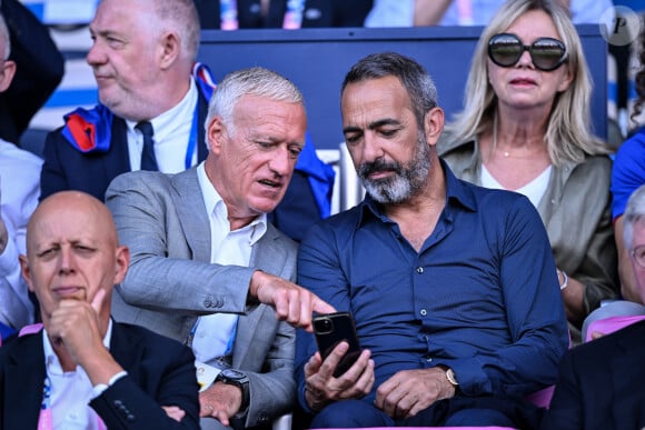 Didier Deschamps, sélectionneur de l'équipe de France et Youri Djorkaeff en tribunes pendant l'épreuve finale de football opposant la France à l'Espagne lors des Jeux Olympiques de Paris 2024 (JO) au Parc des Princes, à Paris, France, le 9 août 2024. © Jacovides-Perusseau/Bestimage 