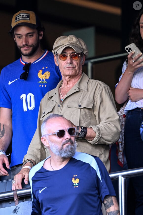 Gérard Lanvin en tribunes pendant l'épreuve finale de football opposant la France à l'Espagne lors des Jeux Olympiques de Paris 2024 (JO) au Parc des Princes, à Paris, France, le 9 août 2024. © Jacovides-Perusseau/Bestimage 