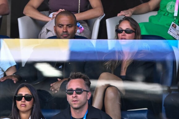 Tony Parker et sa compagne Agathe Teyssier en tribunes pendant l'épreuve finale de football opposant la France à l'Espagne lors des Jeux Olympiques de Paris 2024 (JO) au Parc des Princes, à Paris, France, le 9 août 2024. © Jacovides-Perusseau/Bestimage 