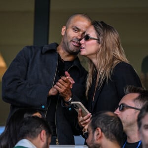 A noter que Tony Parker et sa compagne Agathe Teyssier étaient également présents 
Tony Parker et sa compagne Agathe Teyssier en tribunes pendant l'épreuve finale de football opposant la France à l'Espagne lors des Jeux Olympiques de Paris 2024 (JO) au Parc des Princes, à Paris, France, le 9 août 2024. © Jacovides-Perusseau/Bestimage 