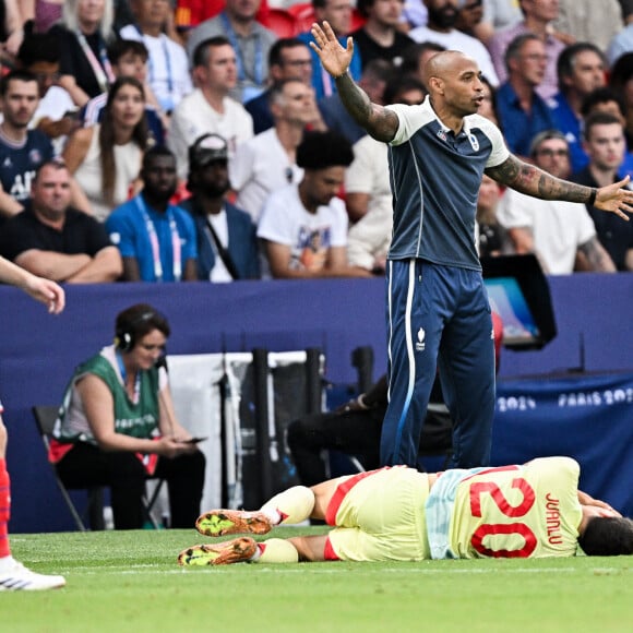 L'entraîneur de la France, Thierry Henry, pendant le match de la médaille d'or entre la France et l'Espagne lors des Jeux Olympiques d'été de Paris 2024 au Parc des Princes, le 9 août 2024 à Paris, France. Photo par David Niviere/ABACAPRESS.COM