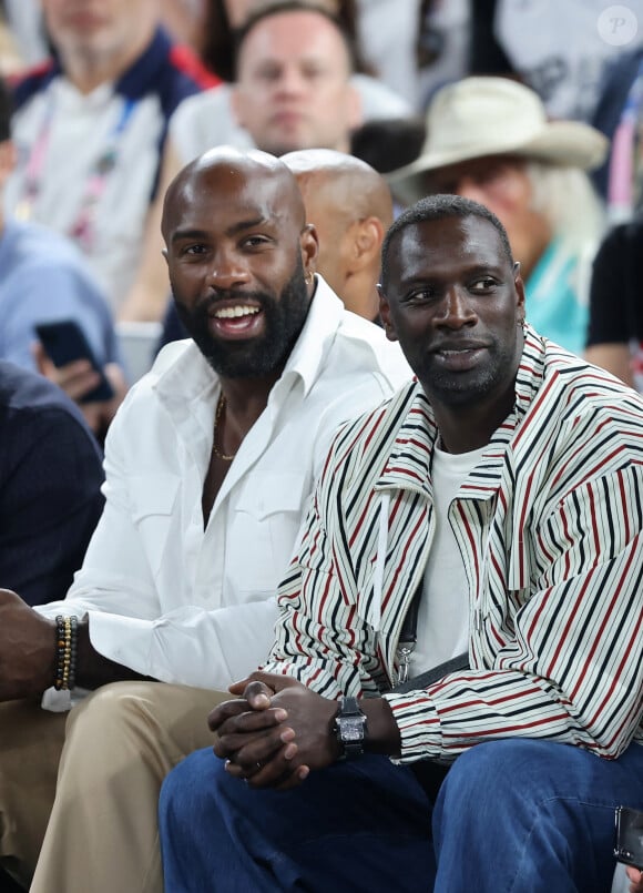 Teddy Riner, Omar Sy - Les célébrités en tribunes pendant la finale de basketball opposant les Etats-Unis à la France (98-87) lors des Jeux Olympiques de Paris 2024 (JO) à l'Arena Bercy, à Paris, France, le 10 août 2024. © Jacovides-Perusseau/Bestimage 