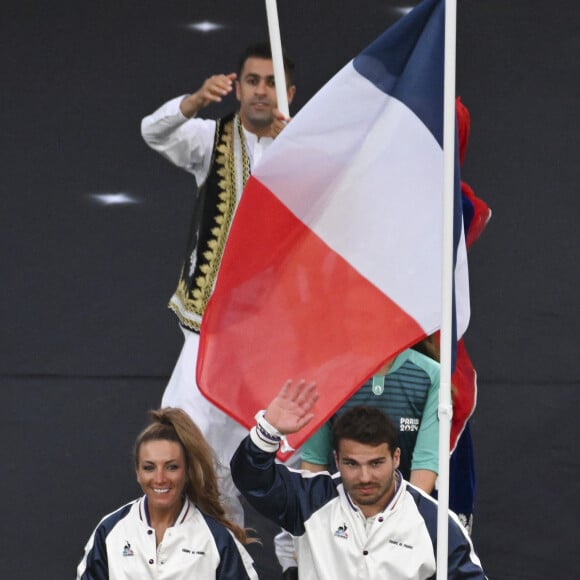 Antoine Dupont et Pauline Ferrand-Prévôt lors de la cérémonie de clôture des Jeux Olympiques de Paris 2024 au stade de France à Saint-Denis, le 11 août 2024. © Michael Baucher / Panoramic / Bestimage