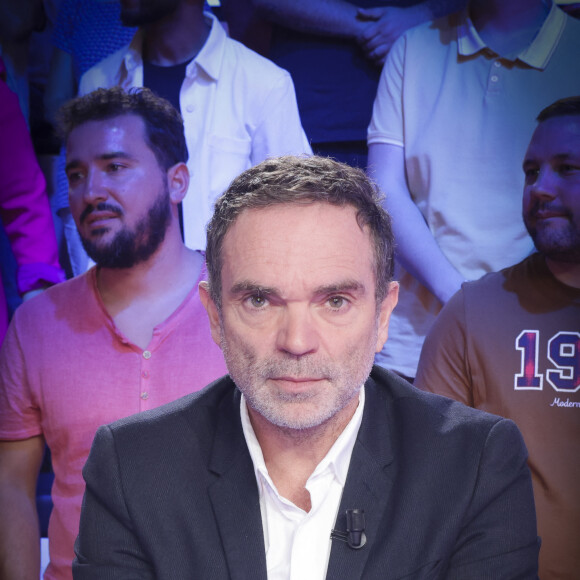 Exclusif - Yann Moix sur le plateau de l'émission Touche pas à mon poste (TPMP) diffusée en direct sur C8 le 10 octobre 2023. © Jack Tribeca / Bestimage