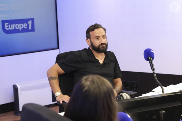 Baba récupèrera de son côté lui aussi sa case horaire sur C8, à partir du 2 septembre. Et même en direct ! 
Exclusif - Cyril Hanouna, sur le plateau de l'émission " On Marche Sur La Tête " présentée pa C.Hanouna dans les studios d' Europe 1 à Paris, France, le 28 juin 2024. © Jack Tribeca/Bestimage