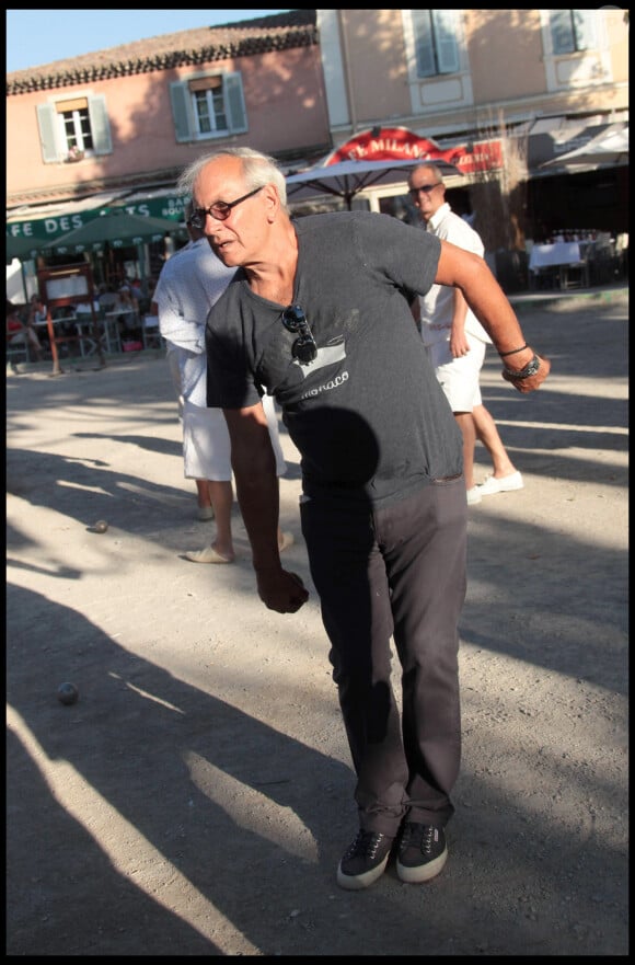 Volage, Patrice Laffont est plus préoccupé par sa carrière et ses sorties... Le couple se sépare
Patrice Laffont lors d'une partie de pétanque sur la place des Lices à Saint Tropez