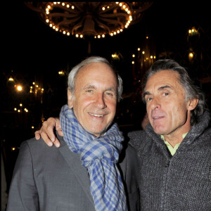 Patrice Laffont et Gérard Holtz à la générale du spectacle "Zorro, le musical" aux Folies Bergères