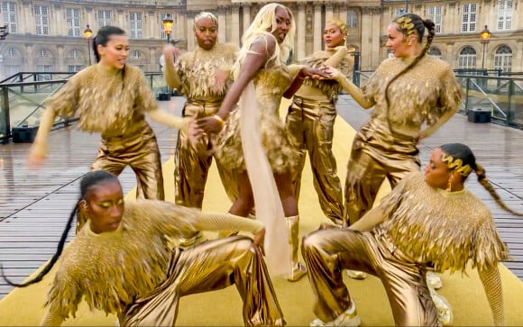 Aya Nakamura chante lors de la cérémonie d'ouverture des Jeux Olympiques (JO) de Paris 2024, à Paris, France, le 26 juillet 2024. 