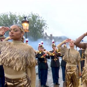 Une prestation réalisée avec la Garde Républicaine
Aya Nakamura et la Garde Républicaine - Cérémonie d'ouverture des Jeux Olympiques (JO) de Paris 2024 le 26 juillet 2024. © Capture France TV via Bestimage 