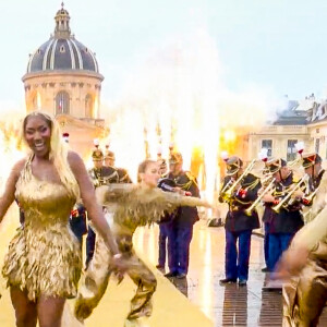 Elle vient de le faire avec un joli pied de nez aux critiques
Aya Nakamura chante lors de la cérémonie d'ouverture des Jeux Olympiques (JO) de Paris 2024, à Paris, France, le 26 juillet 2024. 