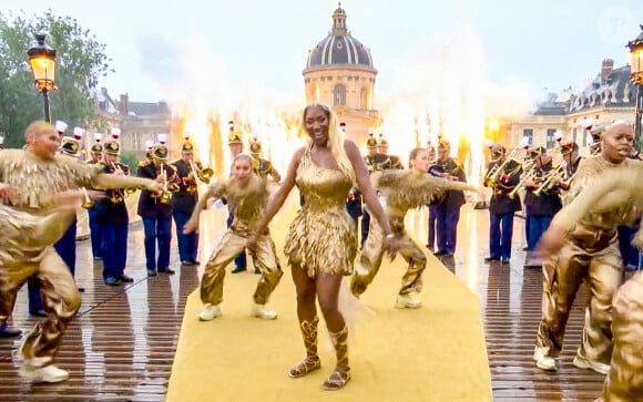 Elle vient de le faire avec un joli pied de nez aux critiques
Aya Nakamura chante lors de la cérémonie d'ouverture des Jeux Olympiques (JO) de Paris 2024, à Paris, France, le 26 juillet 2024. 