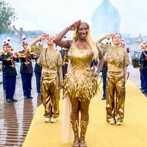 Le show d'Aya Nakamura a marqué les esprits
Aya Nakamura chante lors de la cérémonie d'ouverture des Jeux Olympiques (JO) de Paris 2024, à Paris.