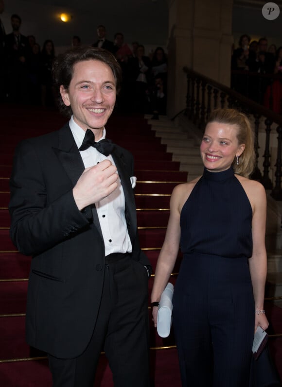 Le chanteur Raphaël et sa compagne Mélanie Thierry - Arrivées des personnalités à la 41ème cérémonie des César au théatre du Chatelet à Paris le 26 février 2016. © Olivier Borde / Dominique Jacovides / Bestimage 