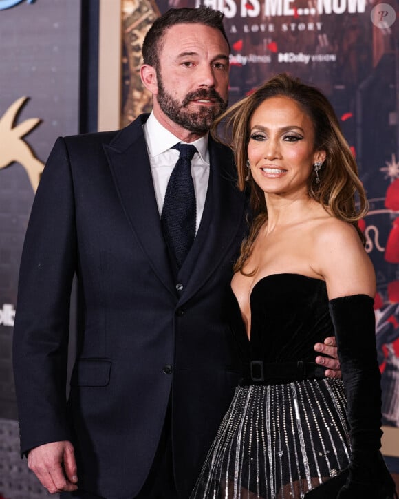 Les deux artistes se sont mariés en 2022, après avoir vécu une première idylle amoureuse au début des années 2000
Ben Affleck et Jennifer Lopez à l'avant-première de 'This Is Me...Now: A Love Story' à Hollywood.