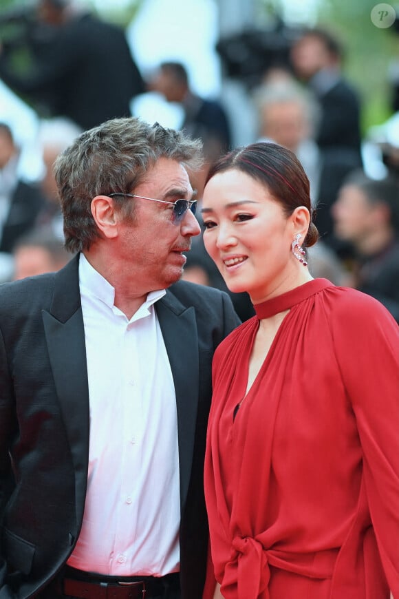 Jean-Michel Jarre et Gong Li partagent leur vie entre la France et la Chine.
Jean-Michel Jarre et Gong Li sur le tapis rouge d'Indiana Jones et le cadran du destin lors du 76ème festival de Cannes au Palais des Festivals le 18 mai 2023 à Cannes, France. Photo par Franck Castel/ABACAPRESS.COM