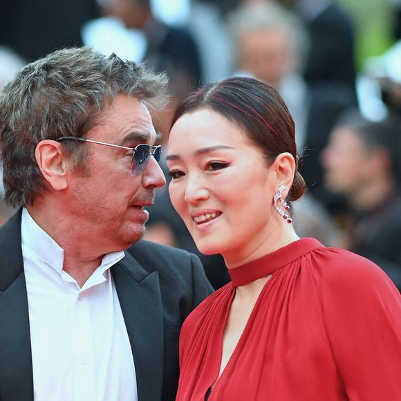 Jean-Michel Jarre et Gong Li partagent leur vie entre la France et la Chine.
Jean-Michel Jarre et Gong Li sur le tapis rouge d'Indiana Jones et le cadran du destin lors du 76ème festival de Cannes au Palais des Festivals le 18 mai 2023 à Cannes, France. Photo par Franck Castel/ABACAPRESS.COM