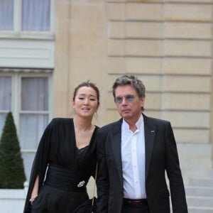 Gong-Li et Jean-Michel Jarre arrivent pour un dîner d'État au Palais de l'Élysée à Paris, France, le 6 mai 2024, au premier jour de la visite d'État du président chinois en France. Photo par Ammar Abd Rabbo/ABACAPRESS.COM