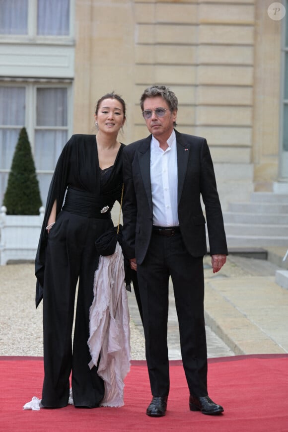 Gong-Li et Jean-Michel Jarre arrivent pour un dîner d'État au Palais de l'Élysée à Paris, France, le 6 mai 2024, au premier jour de la visite d'État du président chinois en France. Photo par Ammar Abd Rabbo/ABACAPRESS.COM