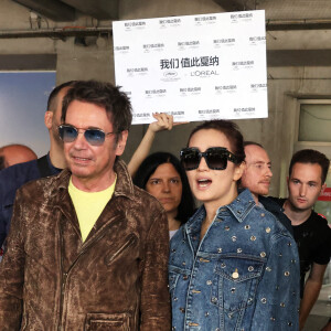 Jean-Michel Jarre et Gong Li arrivent à l'aéroport de Nice pour le Festival de Cannes 2023. Nice, France, le 14 mai 2023. Photo par MCvitanovic/Splash News/ABACAPRESS.COM