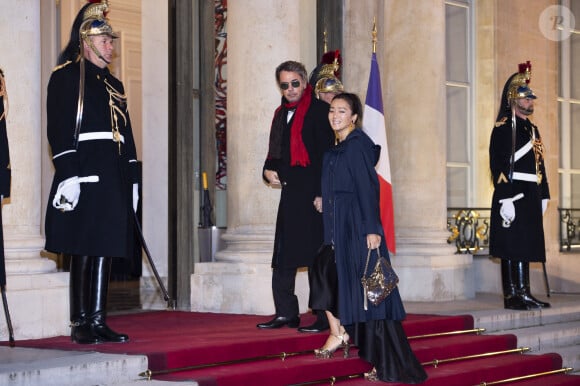 Jean-Michel Jarre et sa compagne Gong Li arrivent pour assister à un dîner d'État du président chinois au palais de l'Élysée à Paris, le 25 mars 2019, dans le cadre d'une visite d'État. Le président chinois effectue une visite d'État de trois jours en France, où il devrait signer une série d'accords bilatéraux et économiques sur l'énergie, l'industrie alimentaire, les transports et d'autres secteurs. Photo par Eliot Blondet/ABACAPRESS.COM