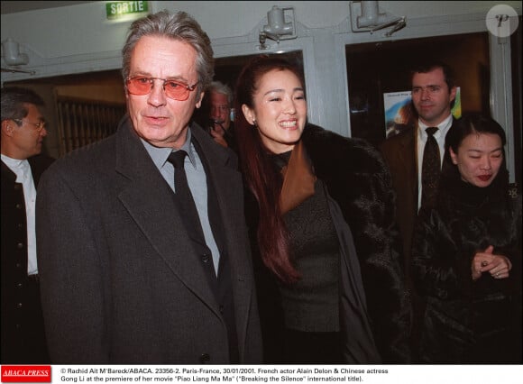 Rachid Ait M'Bareck/ABACA. Paris-France, 30/01/2001. L'acteur français Alain Delon et l'actrice chinoise Gong Li lors de la première de son film Piao Liang Ma Ma (Breaking the Silence titre international).