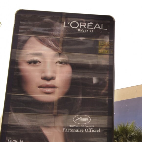 Publicité L'Oréal avec Gong Li autour du Palais des Festivals avant l'ouverture du 58ème Festival International du Film de Cannes à Cannes, dans le sud de la France, le 11 mai 2005. Photo : Hahn-Klein-Nebinger/ABACA