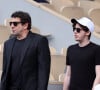 Il est issu de l'union passée entre la romancière et Patrick Bruel
Patrick Bruel et son fils Oscar dans les tribunes des Internationaux de France de tennis de Roland Garros à Paris, France. © Jacovides-Moreau/Bestimage 