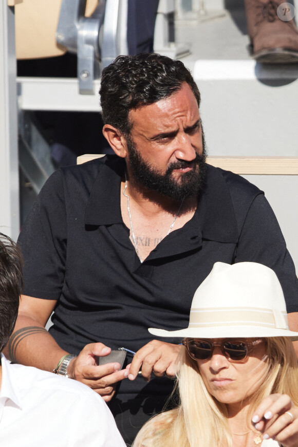 Cyril Hanouna - Célébrités dans les tribunes de la finale homme des Internationaux de France de tennis de Roland Garros 2024 à Paris le 9 juin 2024. © Jacovides-Moreau/Bestimage 