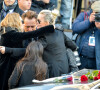 Contraitement à celui organisé pour Johnny Hallyday à la Madeleine,
David Hallyday, Laura Smet, Laeticia Hallyday et ses filles Jade et Joy devant l'église de la Madeleine pour les obsèques de Johnny Hallyday à Paris, France, le 9 décembre 2017. © Veeren/Bestimage