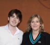 Leur fils Oscar a été diplômé d'une grande université et est devenu neuroscientifique.
Amanda Sthers et son fils Oscar Bruel au village (night session) lors des Internationaux de France de tennis de Roland Garros 2024, à Paris, France, le 31 mai 2024. © Jacovides-Moreau/Bestimage 