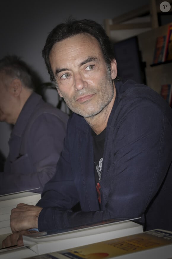 Anthony Delon, lors du Festival du Livre à Paris, France, le 14 avril 2024. © Jack Tribeca / Bestimage  Celebs at the Paris 2024 Book Festival at the Grand Palais Éphémère on april 14th 2024